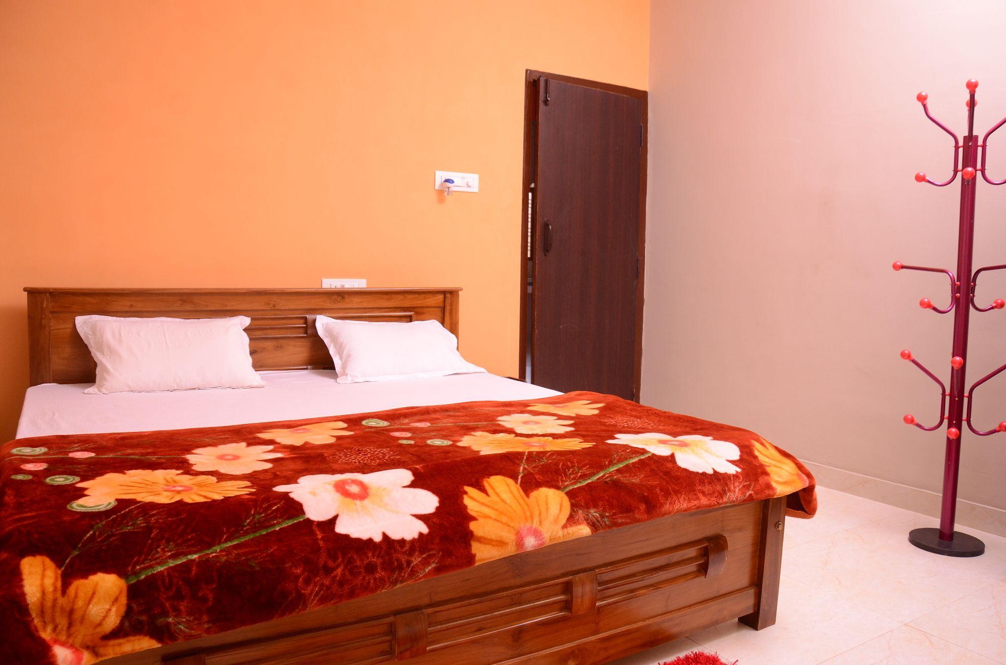 Coorg Girinivas Deluxe Homestay-Wi-Fi Madikeri Eksteriør billede